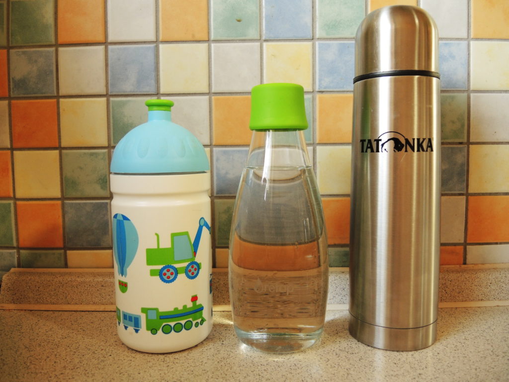 domácnost bez odpadu, méně odpadu, zero waste, minimalismus, postřehy, marcela sobotová, domácnost, odpad, pití, nádoby, sklo, termoska, zdravá lahev