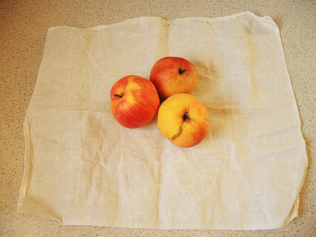 domácnost bez odpadu, méně odpadu, zero waste, minimalismus, postřehy, marcela sobotová, domácnost, odpad, beewax wrap, voskovaný ubrousek, svačina bez obalu